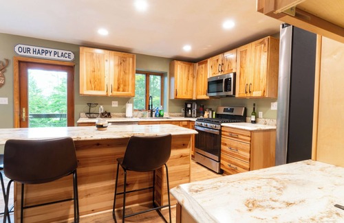 Treasure Lake House | Bimini Lakeside Retreat sleeps 14 with amenities galore! Hot Tub/Fire pit/Kayaks