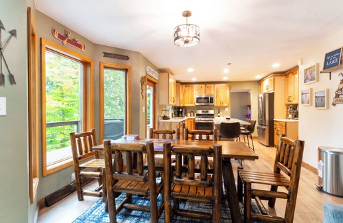 Treasure Lake House | Bimini Lakeside Retreat sleeps 14 with amenities galore! Hot Tub/Fire pit/Kayaks