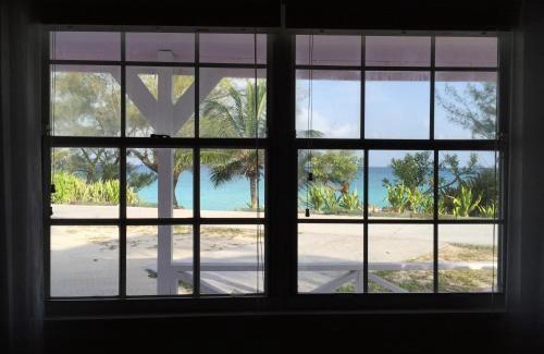 Alice Town House | Bimini Seaside Villas - Pink Cottage with Beach View