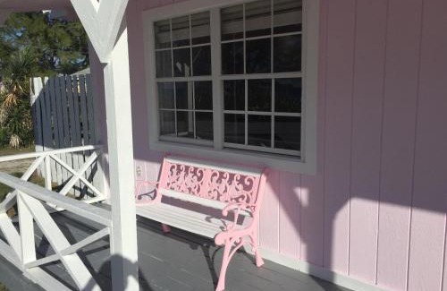 Alice Town House | Bimini Seaside Villas - Pink Cottage with Beach View