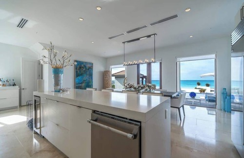 Alice Town House | Biminis Beachfront Dream Villa