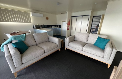 Binalong Bay House | BINALONG BAY COTTAGE 2 bedrooms, 2 bathrooms, amazing views of Binalong Bay