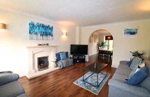 Binfield House | Binfield - Spacious Luxurious Four Bedroom House