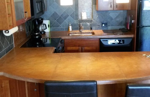 Kihei Condo | Bingo! KKN's TROPHY Unit! Deluxe Renovation, Central Split A/C & Ground Floor.