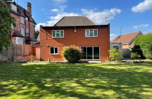 Edgbaston House | Birch, 7 Large Bedrm, Sleeps 14
