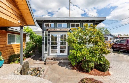 Birch Bay Ski Chalet | Birch Bay Beach Cabana - a tiny oasis close to everything at the Bay. Pets OK