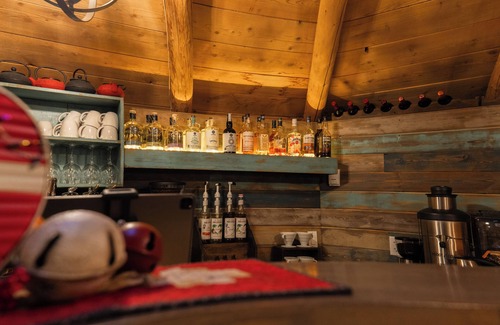 Red Deer River Crossing Cabin | Birch Cabin: Mountain Escape | Sleeps 4 | No Cleaning Fees | Private Bathroom
