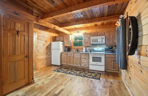 New Plymouth Cabin | Birch Cabin | Cozy Cabin for Two