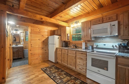 New Plymouth Cabin | Birch Cabin | Cozy Cabin for Two