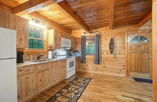 New Plymouth Cabin | Birch Cabin | Cozy Cabin for Two
