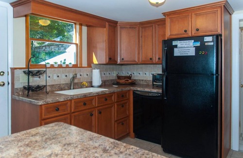 Penn Yan Cottage | Birch Cottage:"Comfort and Convenience in the heart of Wine Country"