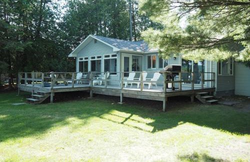 Lake Township House | Birch Cove Bungalow - Gorgeous Lakefront!