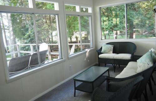 Lake Township House | Birch Cove Bungalow - Gorgeous Lakefront!