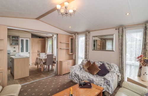 Swanage Cottage | BIRCH, family friendly, with hot tub in Swanage