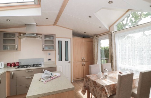 Swanage Cottage | BIRCH, family friendly, with hot tub in Swanage