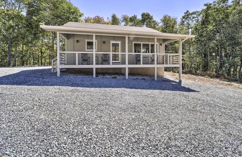 Newland Cabin | 'Birch' Gem - Near Wineries, Hiking & Skiing!