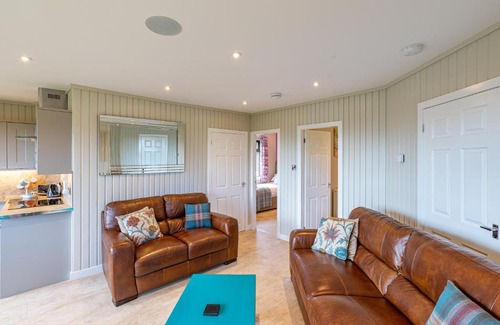 Newton Stewart Ski Chalet | Birch Lodge 20 with Hot Tub