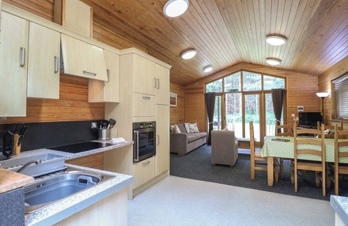 Rosliston Cottage | BIRCH LODGE, family friendly, with a garden in Rosliston