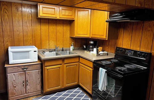 Hayward Resort | Birch Point Resort Black Cherry Suite #9