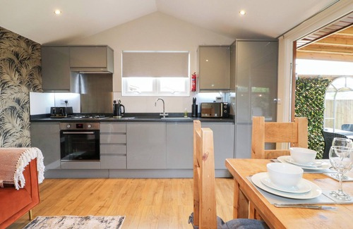 Swadlincote Cottage | BIRCH, romantic, luxury holiday cottage, with hot tub in Donisthorpe