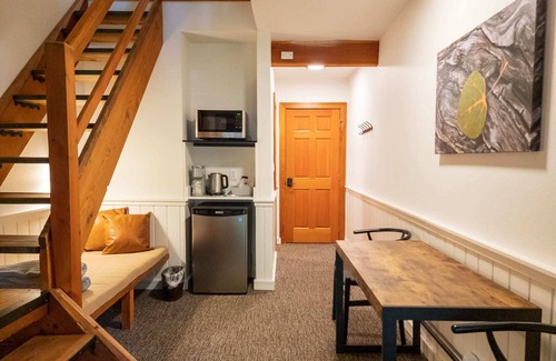 Mazama House | Birch Room 8 - loft room at The Inn At Mazama