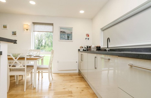 Truro Cottage | BIRCH, with open fire in Truro