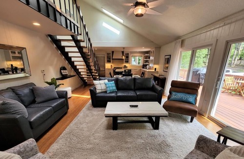 Birchwood Farms House | Birchwood Farms newly remodeled Mid-Century Modern home