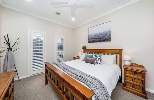 Turvey Park House | Birchwood in Turvey Park with pool and separate granny flat