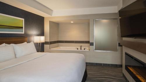 St. James Hotel | Birchwood Inn, BW Premier Collection