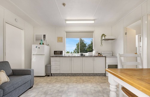 Lakes Entrance House | Bird and Beach - Close to walking trails leading to the beach and Lake Bunga