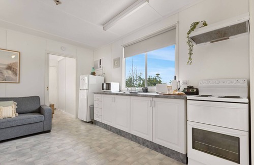 Lakes Entrance House | Bird and Beach - Close to walking trails leading to the beach and Lake Bunga