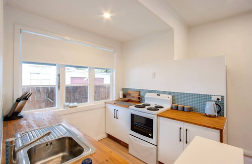 Marewa House | Bird and Fish - Napier Holiday Home