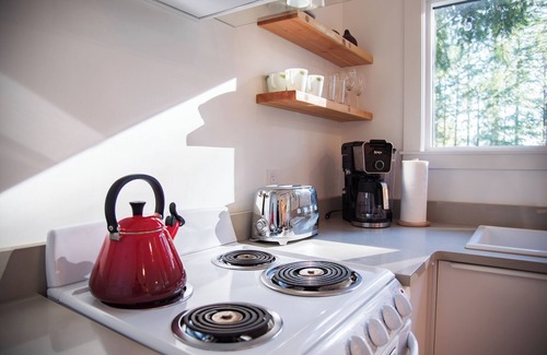 Vesuvius Cottage | Bird House: Fully Renovated Vesuvius Cottage