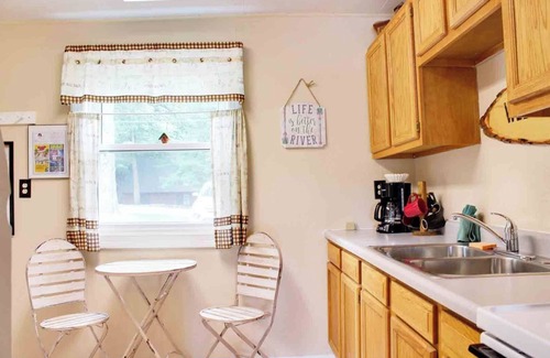 Lake Delton Cottage | Bird House on Wisconsin River