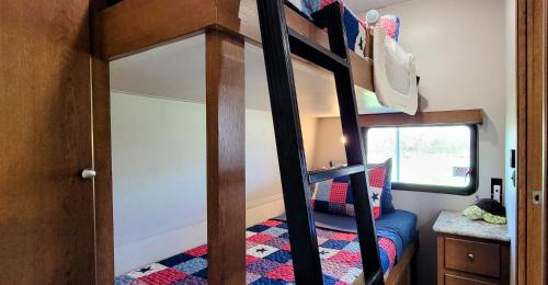 Smithville House | Bird House, Romance Glamping Pup Paradise Near River ADA
