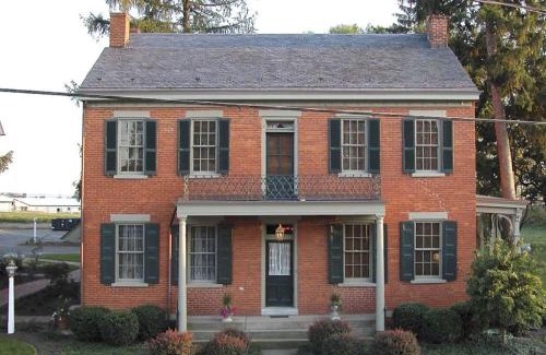 Bird In Hand Bed & Breakfast | Bird-in-Hand Village Inn & Suites