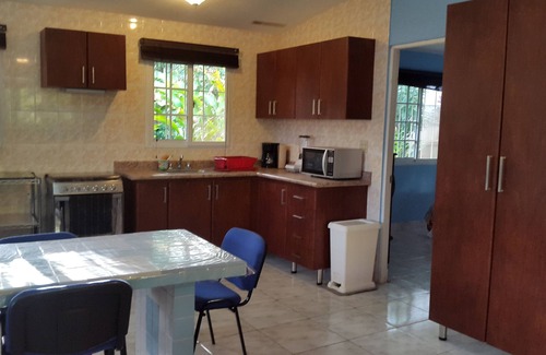 El Valle de Anton Ski Chalet | Bird Watchers Paradise. Villa San Antonio, Chalet, swimming pool BBQ terrace.