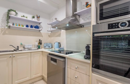 Yeronga House | BirdCall Yeronga 1Bed Couples Retreat Close to City