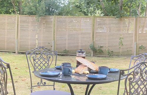 Bembridge Cottage | Birdham Four - sleeps 4 guests in 2 bedrooms