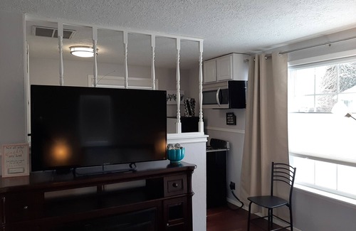 West Valley Apartment | Birdhouse Apartment