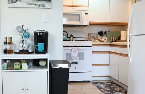 Raynolds Addition House | Birdhouse Casita min to DT/Private Parking