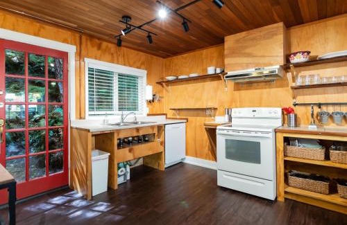 Glacier House | Birdhouse Cottage