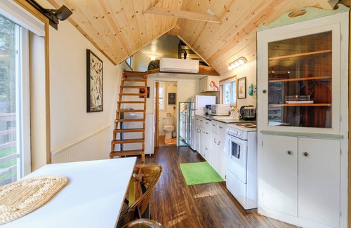 Eugene House | Birdhouse: country living close to everything