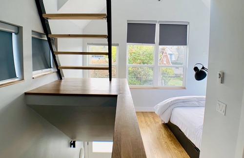 Wallingford House | Birdhouse on GreenLake