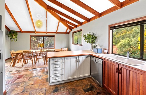 Eagle Bay House | Birdie Beach House - anyone for tennis?
