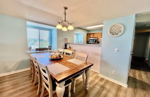 Saint Helena Island Condo | Birdie's Beach Club Villa - Cards Available; Walk to beach, pools, bar, tennis!