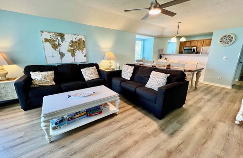 Saint Helena Island Condo | Birdie's Beach Club Villa - Cards Available; Walk to beach, pools, bar, tennis!