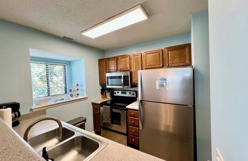 Saint Helena Island Condo | Birdie's Beach Club Villa - Cards Available; Walk to beach, pools, bar, tennis!