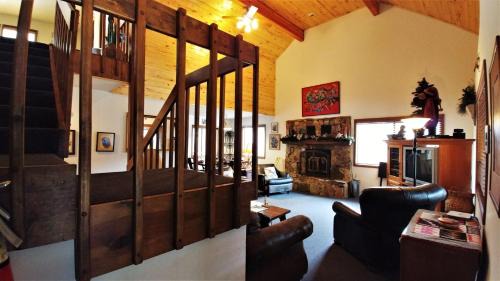 Red River House | Birds and Bears Retreat - On The River - Pet Friendly - WiFi - Satellite - Washer - Dryer - Large Deck - Grill - Fenced In Yard
