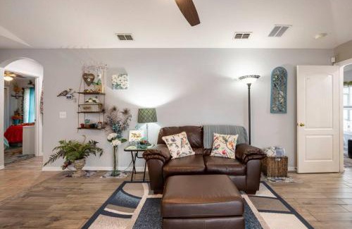 Tuscan Ridge House | Birds and Blossoms Oasis - Close to Theme Parks